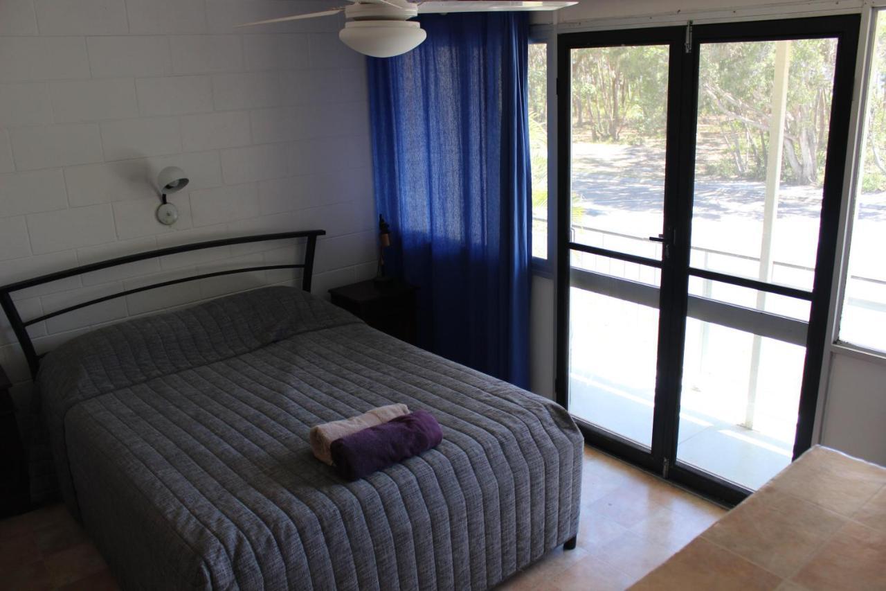 Pippies Beachhouse Backpackers Rainbow Beach Exterior photo